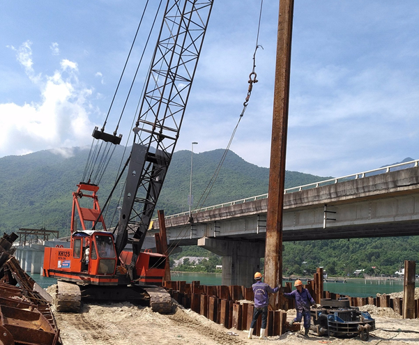 Đo rung chấn cừ Larsen - Dự án mở rộng hầm đường bộ Hải Vân tại thị trấn Lăng Cô, huyện Phú Lộc, tỉnh Thừa Thiên Huế